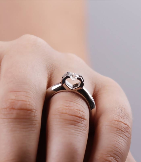 Anillo " Lucca" Oro Blanco 18k y Diamante 0.30 cts