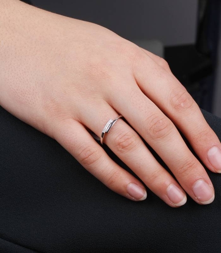 Anillo "Agrigento" Oro Blanco 18k y Diamantes 0.05 cts