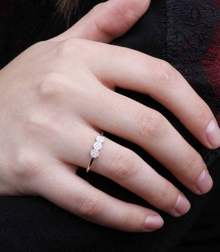 Anillo "San Giovanni" Oro Blanco 18k y Diamantes 0,18 cts