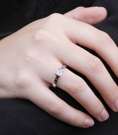 Anillo "Fiumicino" Oro Blanco 18k  y Diamante 0,40 cts