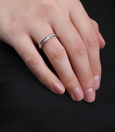 Anillo "Siena" Oro Blanco 18k y Diamantes 0.15 cts