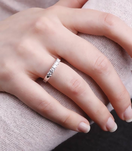 Anillo "Mazara" Oro Blanco 18k y Diamantes 0.50 cts