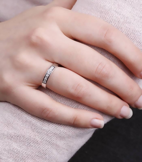 Anillo "Pordenone" Oro Blanco 18k y Diamantes 0.32 cts