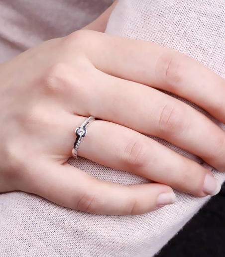 Anillo "Battipaglia" Oro Blanco 18k y Diamantes 0.15 cts