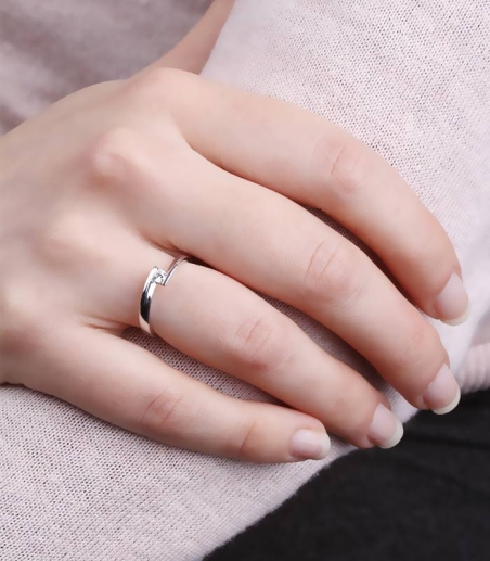 Anillo "Montesilvano" Oro 18k y Diamante 0.10 cts