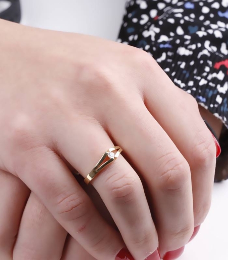 Anillo "Valery" Colección Sabana Oro 18k y circonita