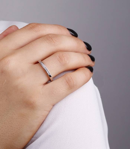 Anillo "Lis" 0.11 cts. Oro Blanco y Diamante