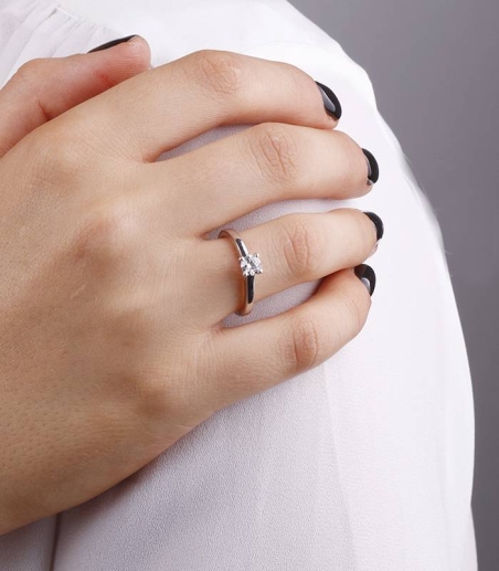 Anillo Oro Blanco y diamante 0.40cts "Iris"