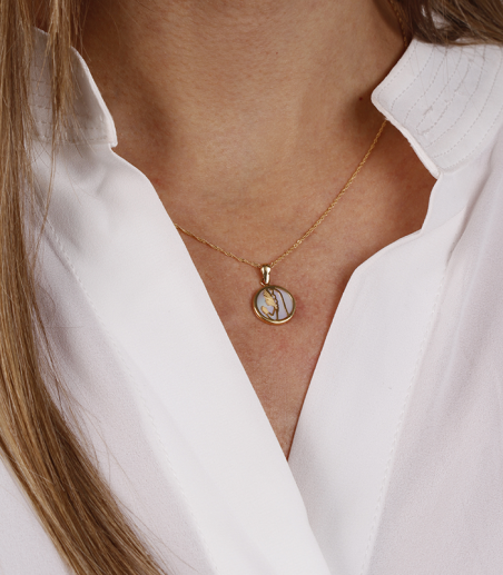 Medalla Oro 18k y nácar 12mm "Calpe"
