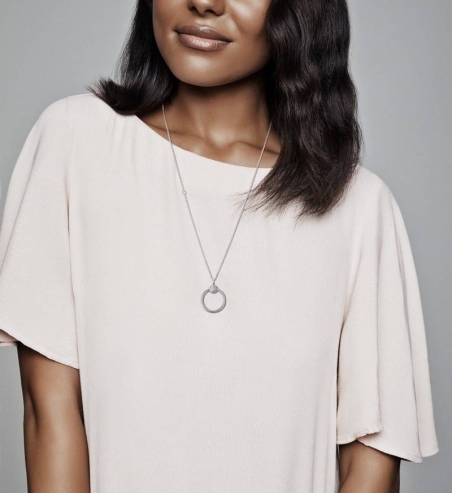 Colgante O Pandora Moments en plata de ley en Pavé 399097C01