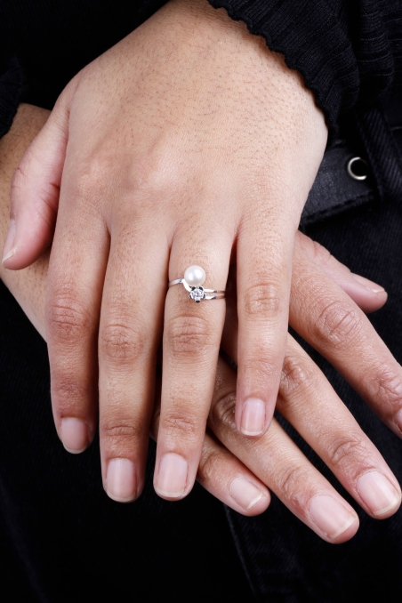 ANILLO "BERKANE" ORO BLANCO 18K PERLA CULTIVADA