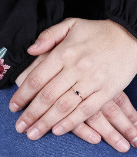 ANILLO "SETTAT" ZAFIRO Y DIAMANTES 0.016 CTS