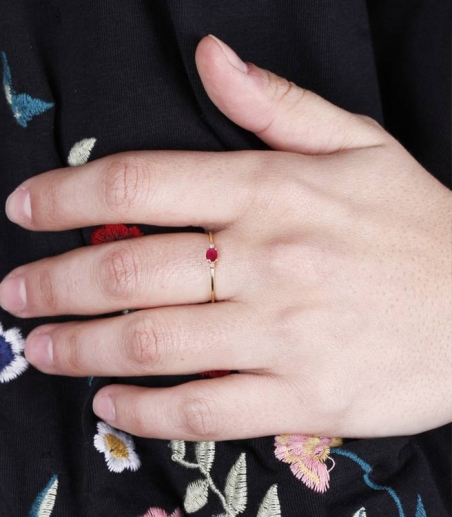 ANILLO "SETTAT" RUBÍ Y DIAMANTES 0.016 CTS