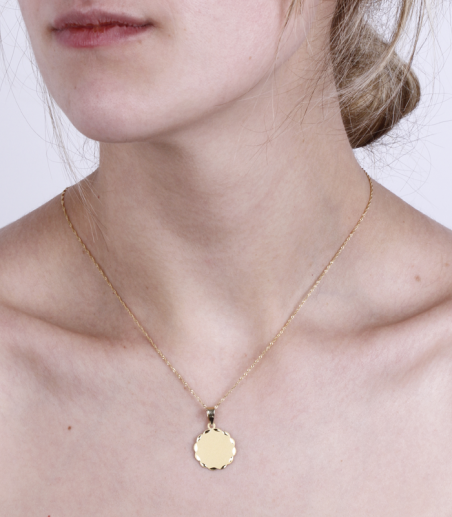 Medalla Oro 18k Tallada 16mm "Tanta"