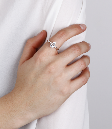 ANILLO "SKHIRAT" AGUA MARINA Y DIAMANTES 0.05cts