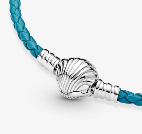 Pulsera Pandora Moments en cuero trenzado turquesa con cierre de concha 598951C01