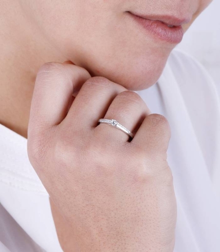 Anillo Oro 18k y diamantes 0.20cts "Acceglio"