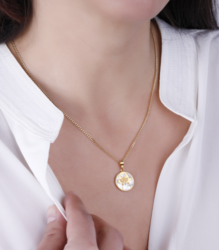 Medalla Oro 18k y Nácar "Mi primera comunión"