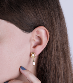 PENDIENTES "ANA" ORO 18K Y CORAL BLANCO