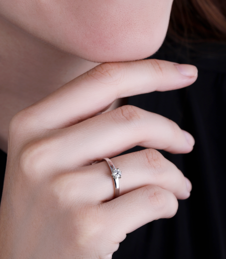 SOLITARIO "CUNEO" ORO 18K Y DIAMANTES 0.25 CTS