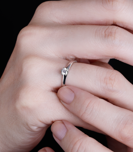 SOLITARIO "CUNEO" ORO 18K Y DIAMANTES 0.25 CTS