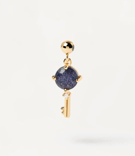 CHARM LLAVE DE PLATA CON BAÑO DE ORO Y PIEDRA AZUL CH01-025-U