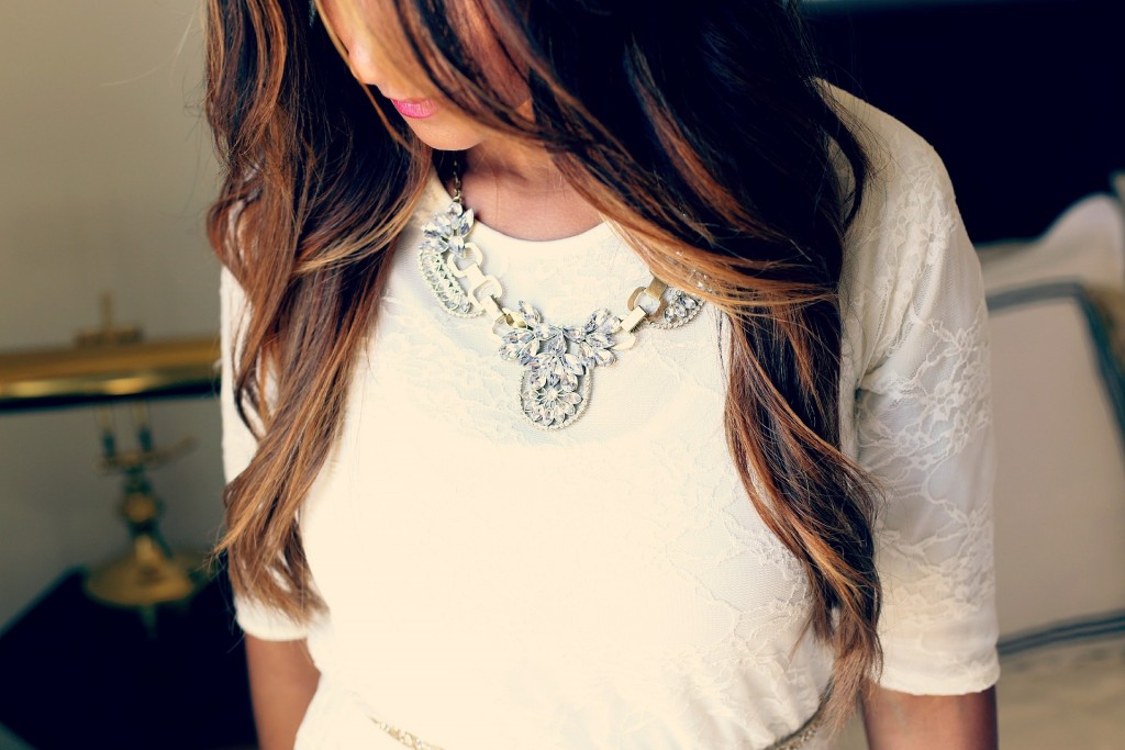 Que collar usar 2025 con vestido cuello alto