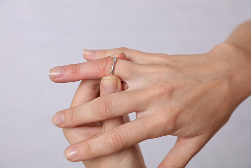 significado anillo dedo anular