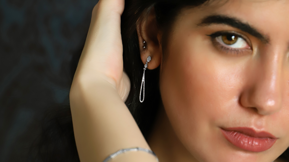 Cómo combinar pendientes largos: Nuestros consejos